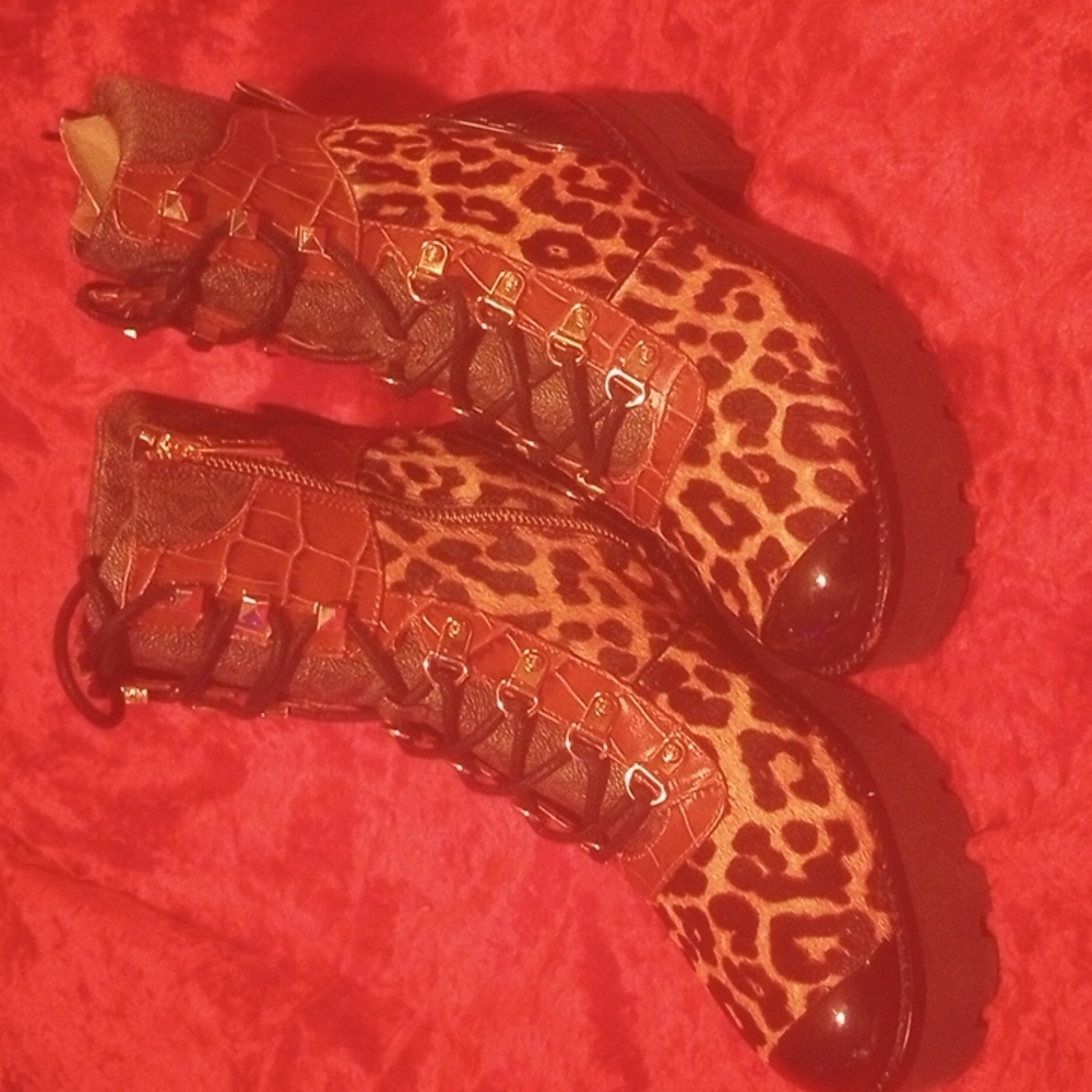 Micheal Kors cheetah/ Cow Fur (New) - Picture 6 of 9